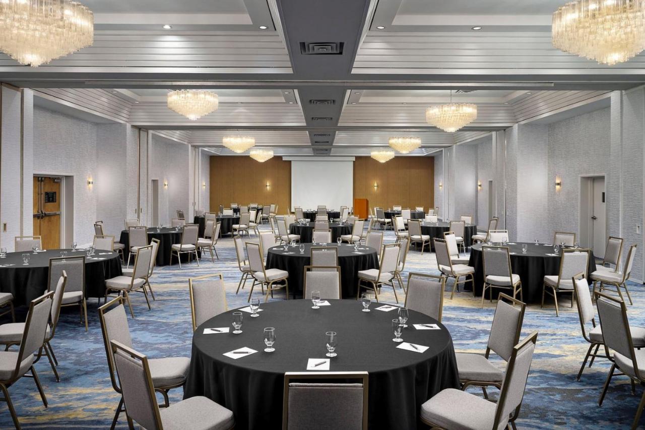 Sheraton Grand Rapids Airport Hotel Cascade Extérieur photo