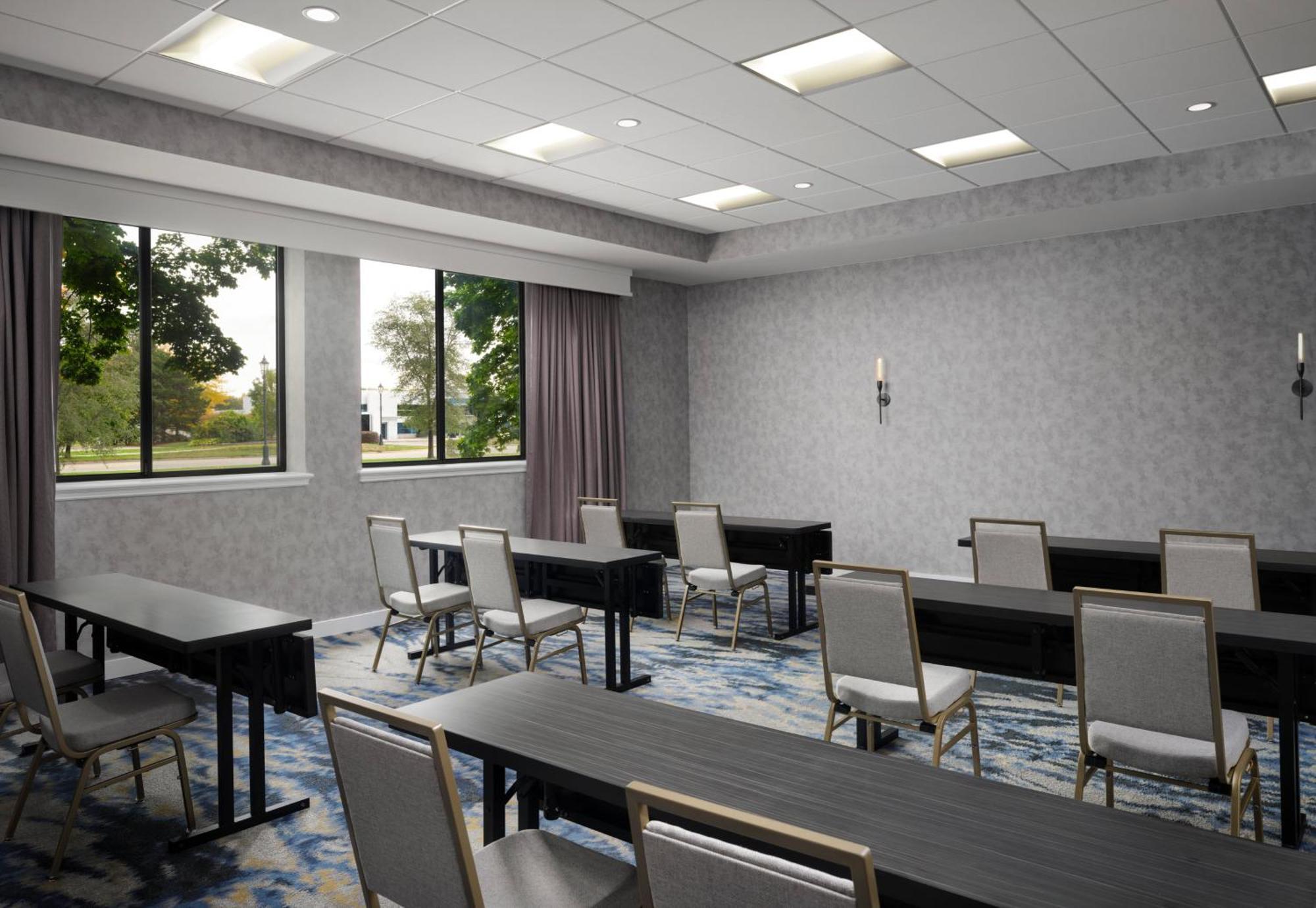 Sheraton Grand Rapids Airport Hotel Cascade Extérieur photo