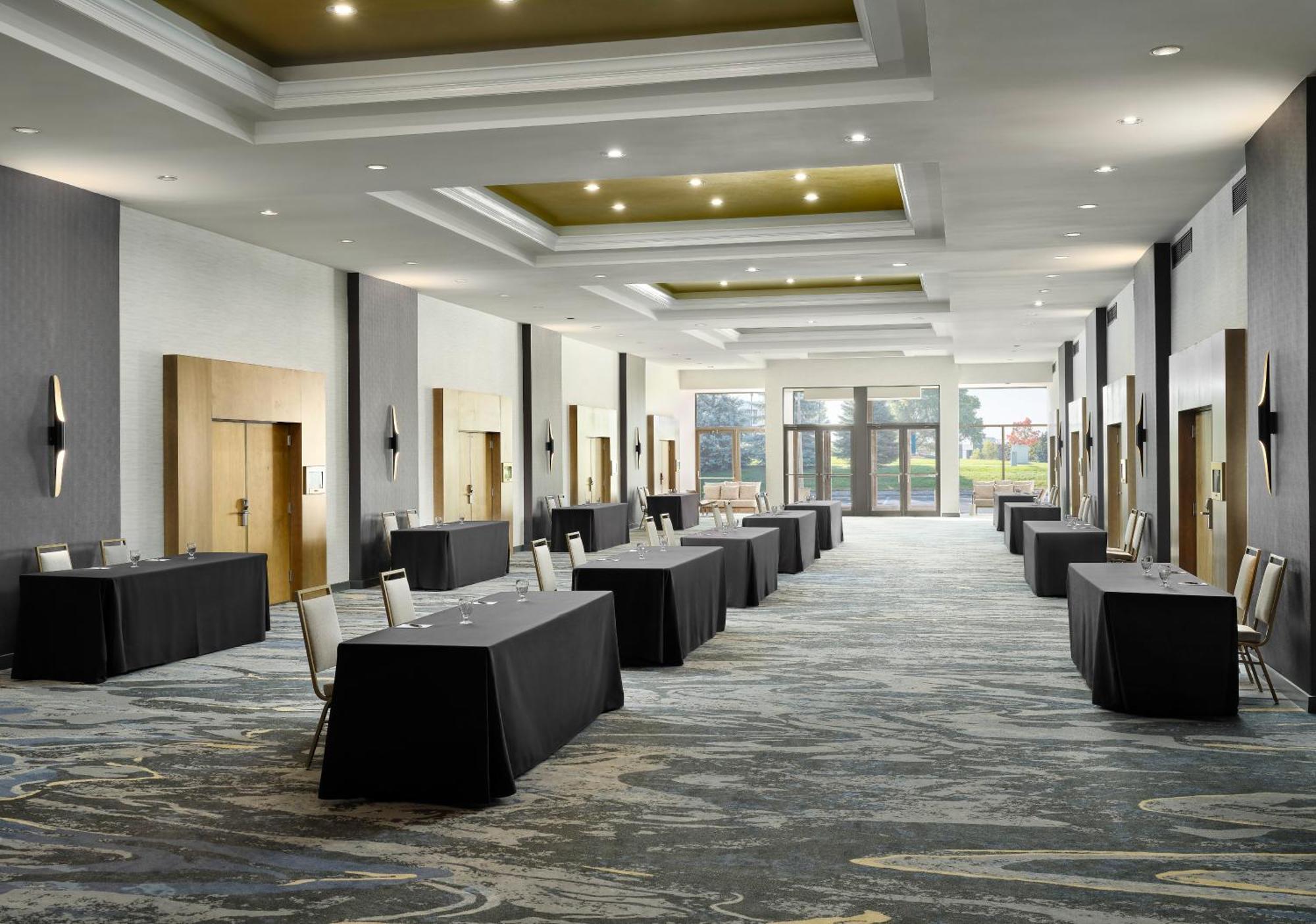 Sheraton Grand Rapids Airport Hotel Cascade Extérieur photo