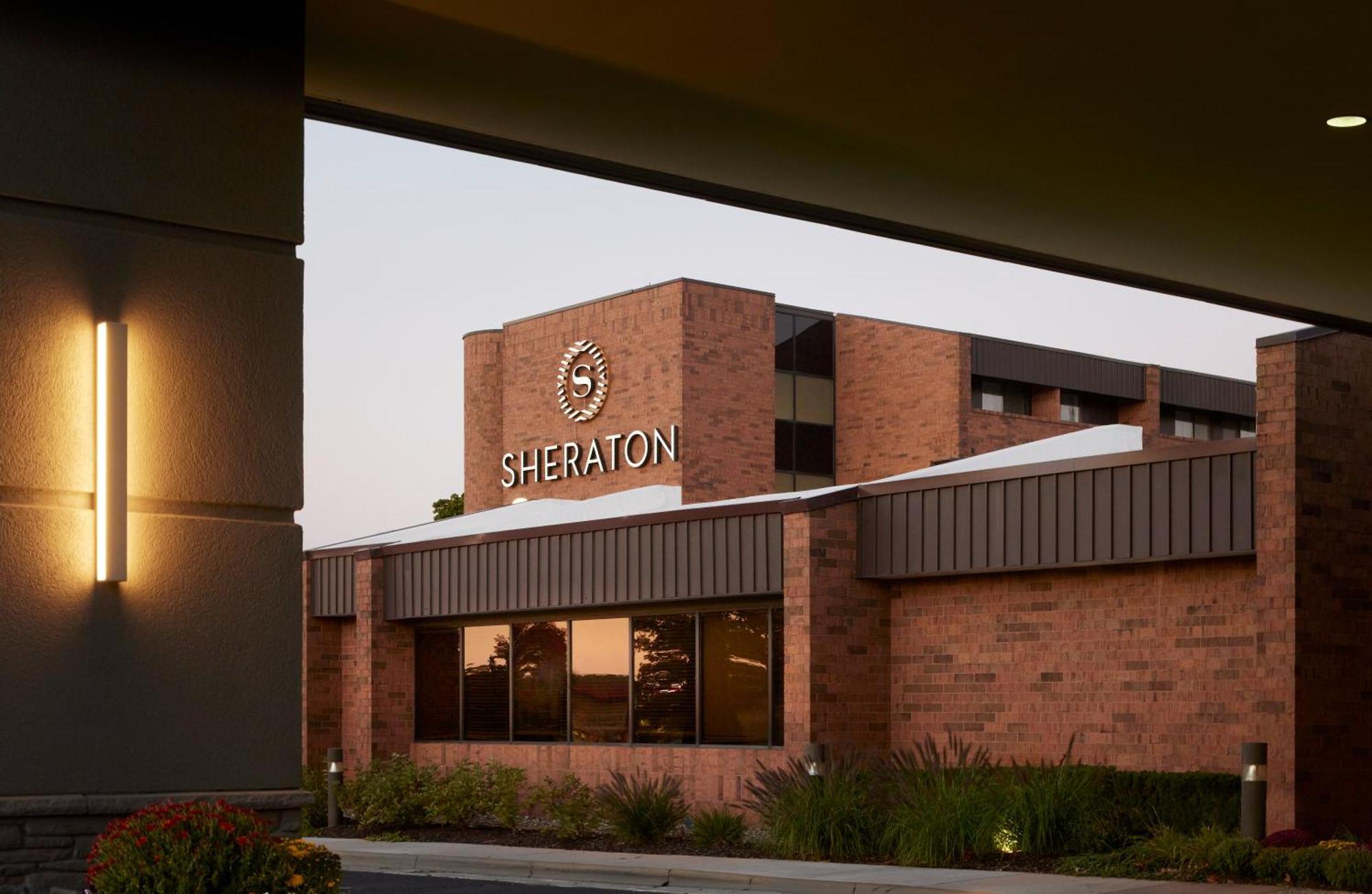 Sheraton Grand Rapids Airport Hotel Cascade Extérieur photo
