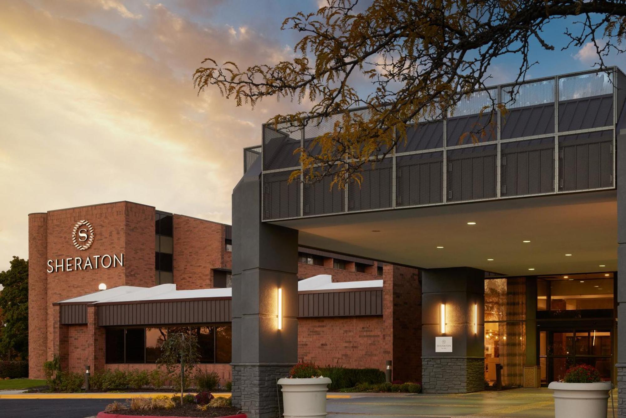 Sheraton Grand Rapids Airport Hotel Cascade Extérieur photo