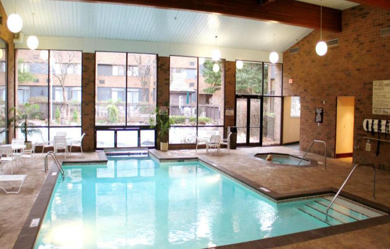 Sheraton Grand Rapids Airport Hotel Cascade Extérieur photo